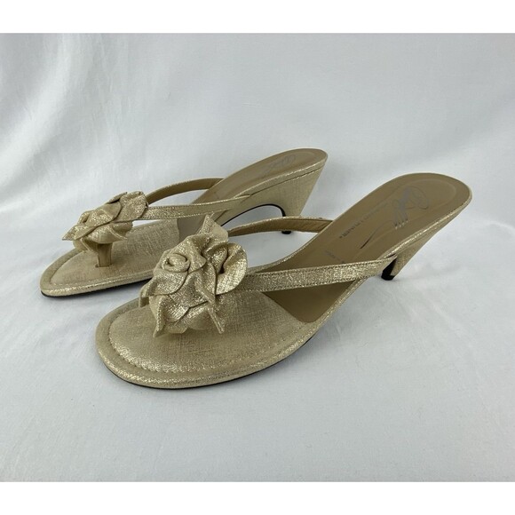 Donald J. Pliner Gold Sandals! Gorgeous. 10. - Picture 6 of 13